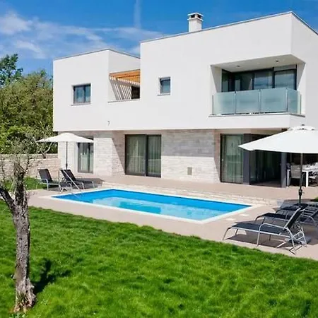 Feriehus Designvilla Mit Dachterrasse Und Panoramablick By Interhome