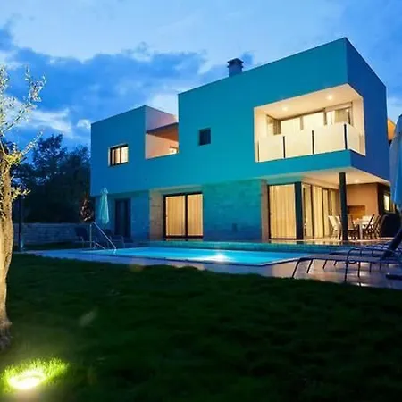 Designvilla Mit Dachterrasse Und Panoramablick By Interhome *