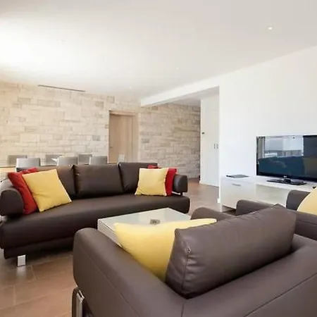 Designvilla Mit Dachterrasse Und Panoramablick By Interhome Karigador